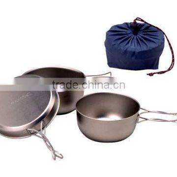 Camping dinnerware set