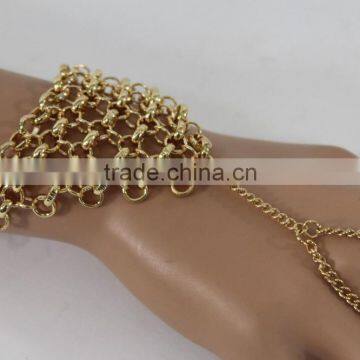 Triangular Gold hand harness with link chain SP6179