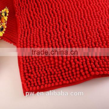 Red color chenille floor mat Size:60cm X 40 Made of soft microfibers and soft on the feet