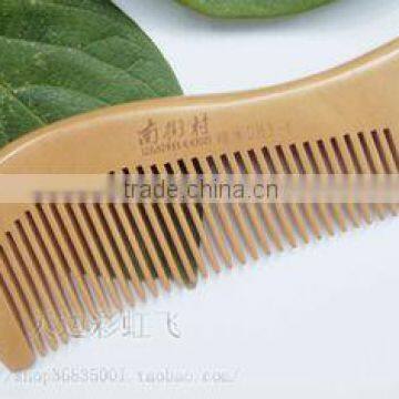 Various designs pine wood hair comb