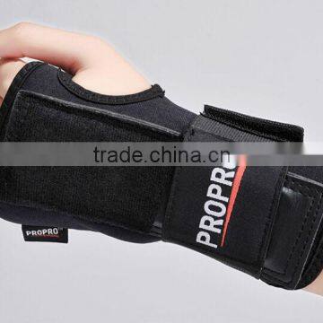 Excellent Wrist and Palm Safety Protective Guards Roller Berby Wristsaver photo-5