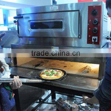 Stainless steel round shaped pizza peel in baking equipment