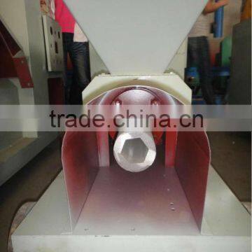 Barbeque briquette extruder machine