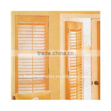 Convinient wood plantation shutter