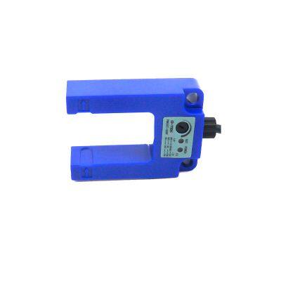 PNP U-Shaped Infrared Through Beam Positioning 13mm Slot Sensor photo-2