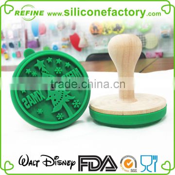 2015 eco-friendly custom Xmas Tree design silicone cookie stamp with wooden handle