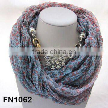 Fashion scarf jewellery with alloy pendant