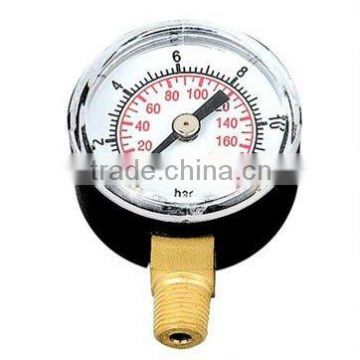 Standard pressure gauge with bottom brass connection