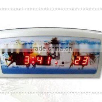 Red LED Digital Plastic Frame Electric Table Alarm Clock with Temperature Display