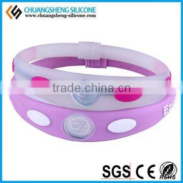Customerized Silicone Mosquito Wristband Hand Bands for Wedding Promotion photo-2