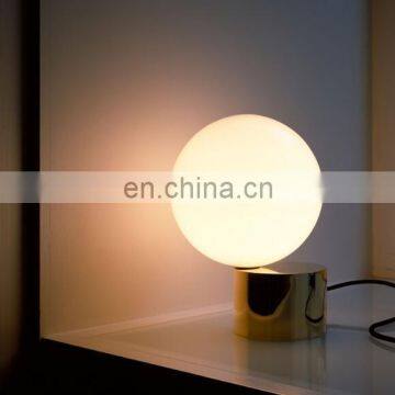 Guangdong Nordic Metal Gold Table Lamp for Living Room photo-4