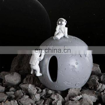 Creative modern astronaut shape tabletop decoration napkin box exquisite resin design unique tissue box