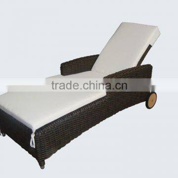 2015 Europe Standard Outdoor Wicker Furniture Skid Resistant PE Rattan Chaise Lounger Sun Daybed