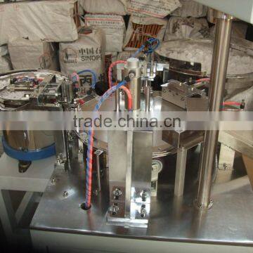 cap liner insert machine