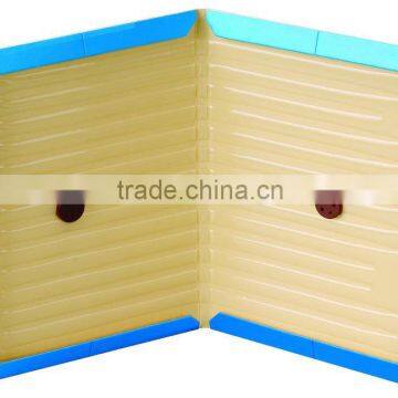 Rat Glue Trap - Appling Glue in Stripe