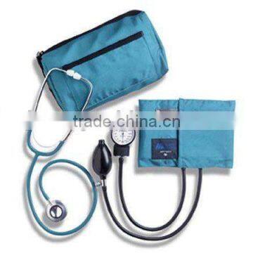 Sphygmomanometer blood pressure monitor with dual head stethoscope