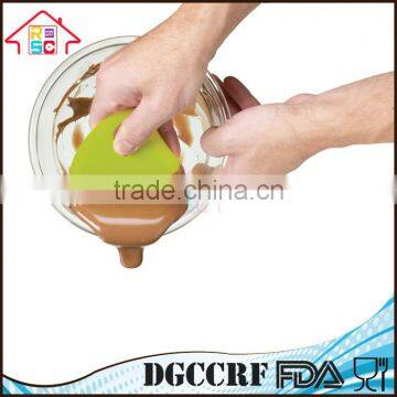 Hot Sell Non-Stick Silicone Scraper/Bowl Scraper/Silicone Spatula Kitchen Baking Tool photo-3