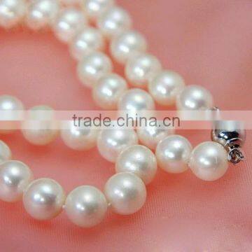 AA 9-10mm White Round Freshwater Pearl Necklace photo-2