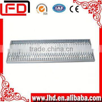 Hot dip galvanized tread with grating staircase