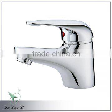 Chrome polished deck mounted single handle bathroom wash basin sink faucet 3027
