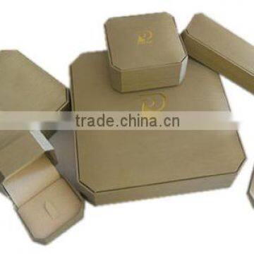 Plastic jewelry box