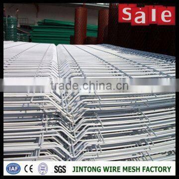 Pvc Coated Ornamental Triangle Curvy Welded Fence photo-2