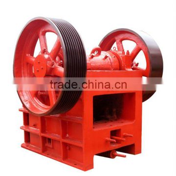 Black stone jaw crusher / breaking machine