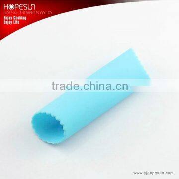 Silicone garlic peeler