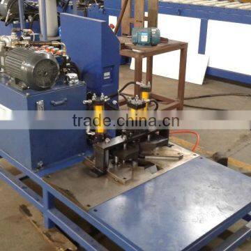 Hydraulic corner machine