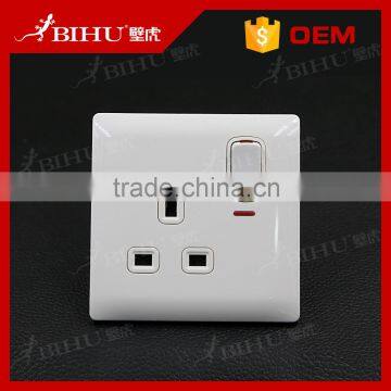 BIHU high quality white PC 3 pin uk standard 13a socket