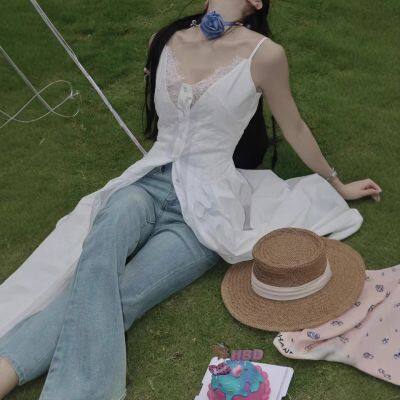 Sweet lace patchwork mid-length halter dress for spring/summer 2025, with an offbeat style for vacation wear.