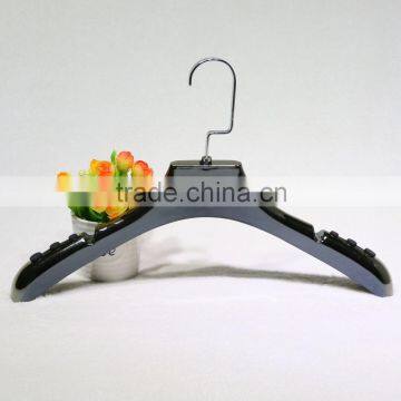 Factory customized hot sell plastic hanger for suit cloth