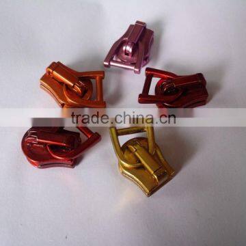 2016 Wholesale metal zipper sliders/zipper head hardware OEM