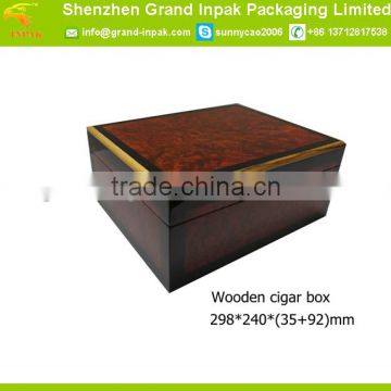 Wooden cigar box in high glossy finish