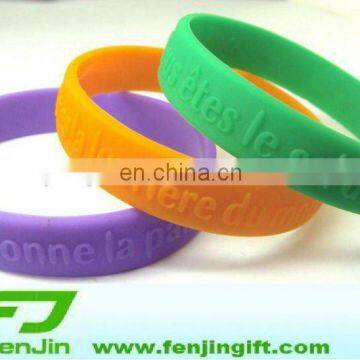 Manufacture fashion custom emboss Silicone bracelet