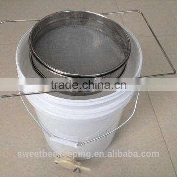 Beekeeping Equipment 20L Plastic Honey Tank With Honey Gate