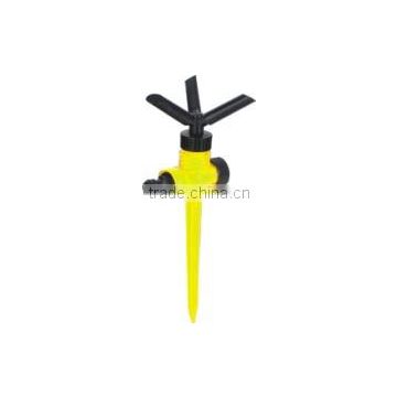 Garden Tools 3-arm plastic sprinkler with spike