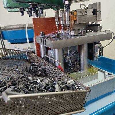 Vibrating Disc Feeding Fully Automatic Tapping Machine photo-4