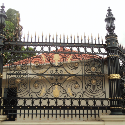 Ornate Decorative Wrought Iron Garden Fence | Elegant Metal Fencing for Luxury Homes