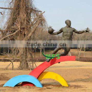 Brass sportsman playing basketball statue