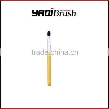 Eyeshadow makeup blending brush