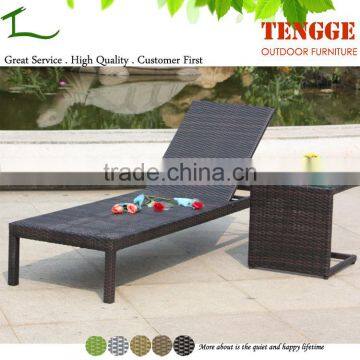 TG15-0267 Outdoor wicker beach chair and table pool side lounge chair