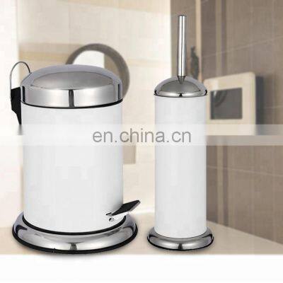 2 штуки белых ванных наборов: педальный мусорный бак с мягким закрытием и туалетная щетка photo-2