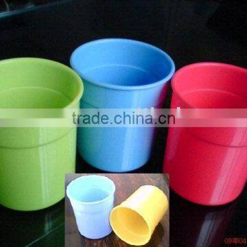 coloured Stationery plastic cups amount water