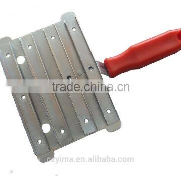 Metal horse curry comb with plastic handle/flat back
