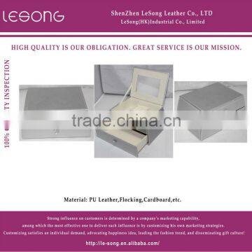 Trapezoidal jewelry box with mirror
