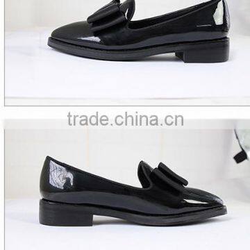 CX173 women closed flat pump shoe with floral accents