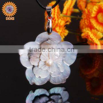 wholesale carved mother of pearl shell pendant