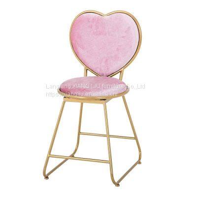 Heart-shaped velvet dining chair