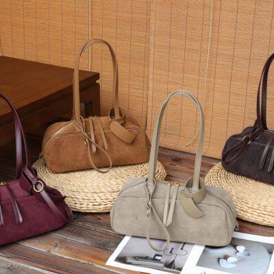 Large Capacity Faux Leather Pillow Shaped Single Shoulder Bag Fashionable Women's Bag Bowling Underarm Bag Soft Fabric Mobile photo-5